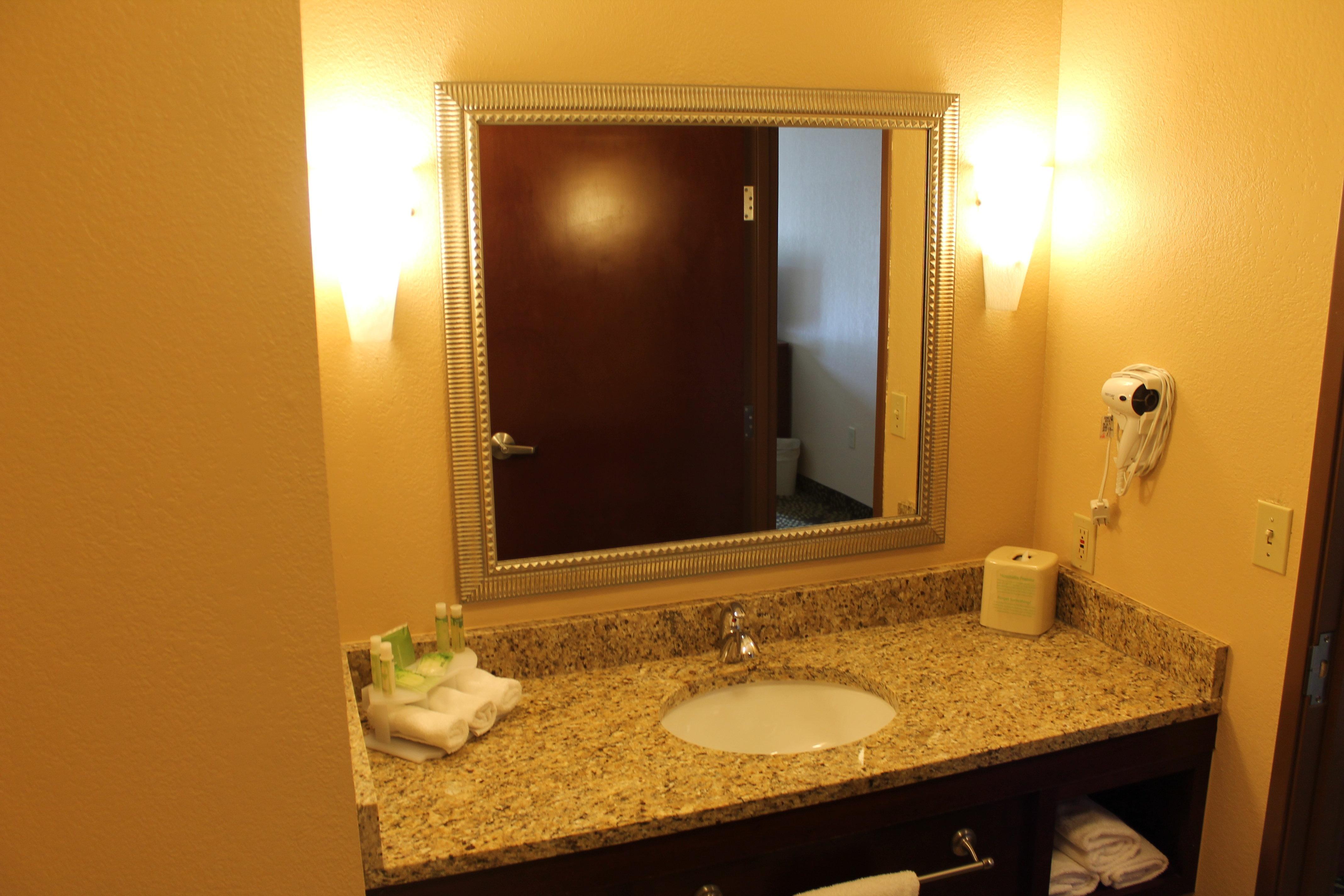 Holiday Inn Express Hotel & Suites Starkville, An Ihg Hotel Bagian luar foto