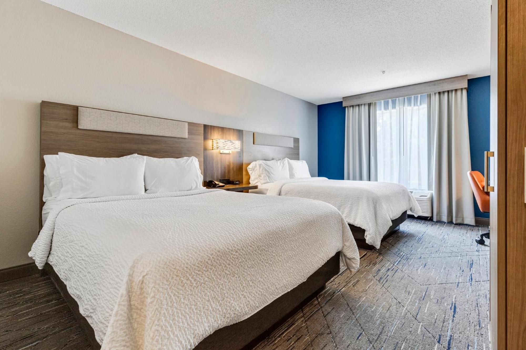 Holiday Inn Express Hotel & Suites Starkville, An Ihg Hotel Bagian luar foto
