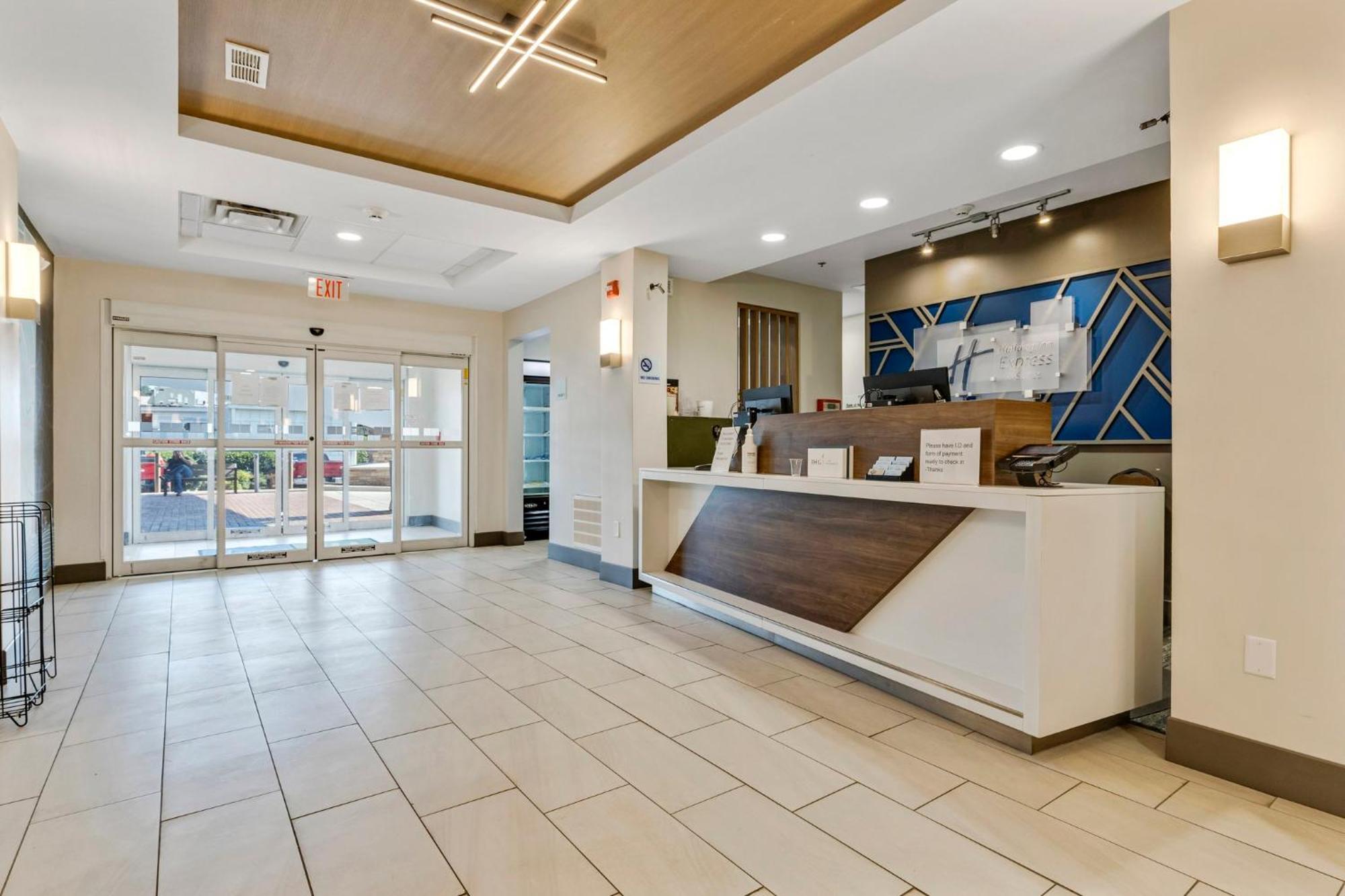 Holiday Inn Express Hotel & Suites Starkville, An Ihg Hotel Bagian luar foto