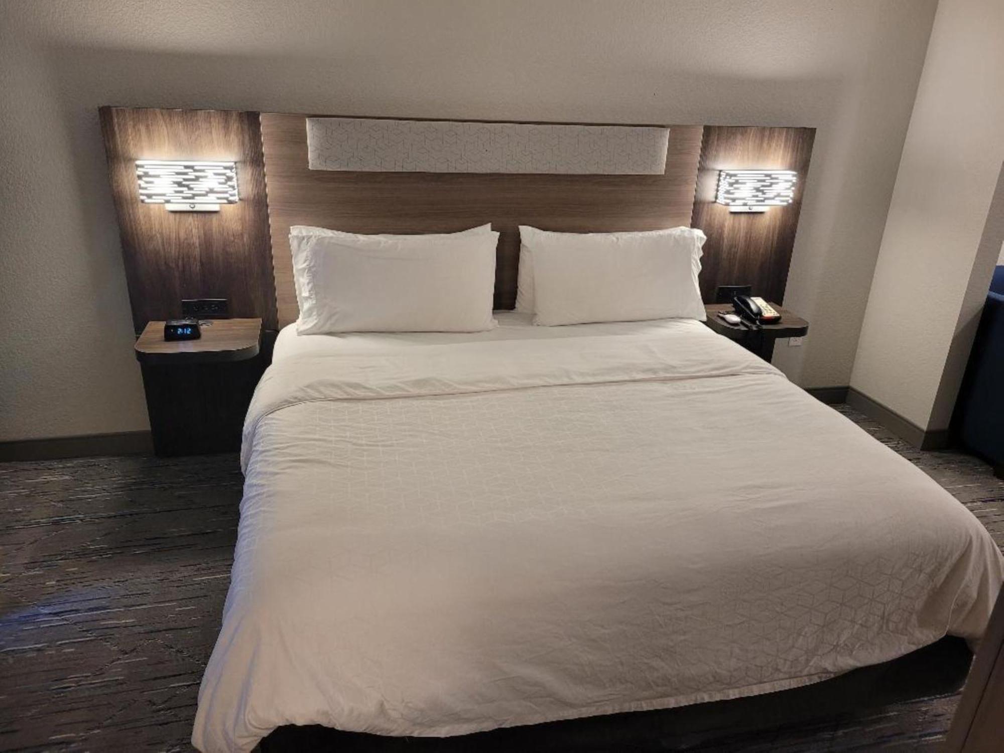 Holiday Inn Express Hotel & Suites Starkville, An Ihg Hotel Bagian luar foto