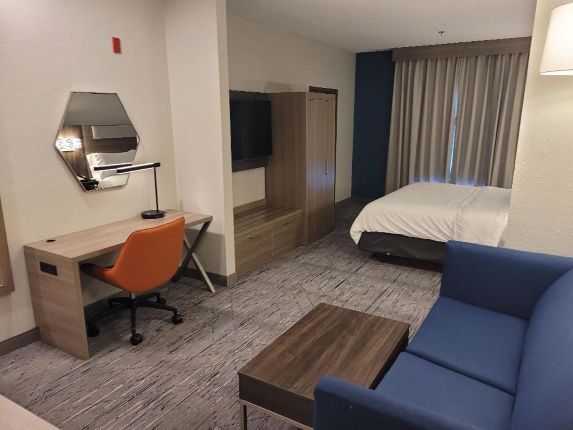 Holiday Inn Express Hotel & Suites Starkville, An Ihg Hotel Bagian luar foto