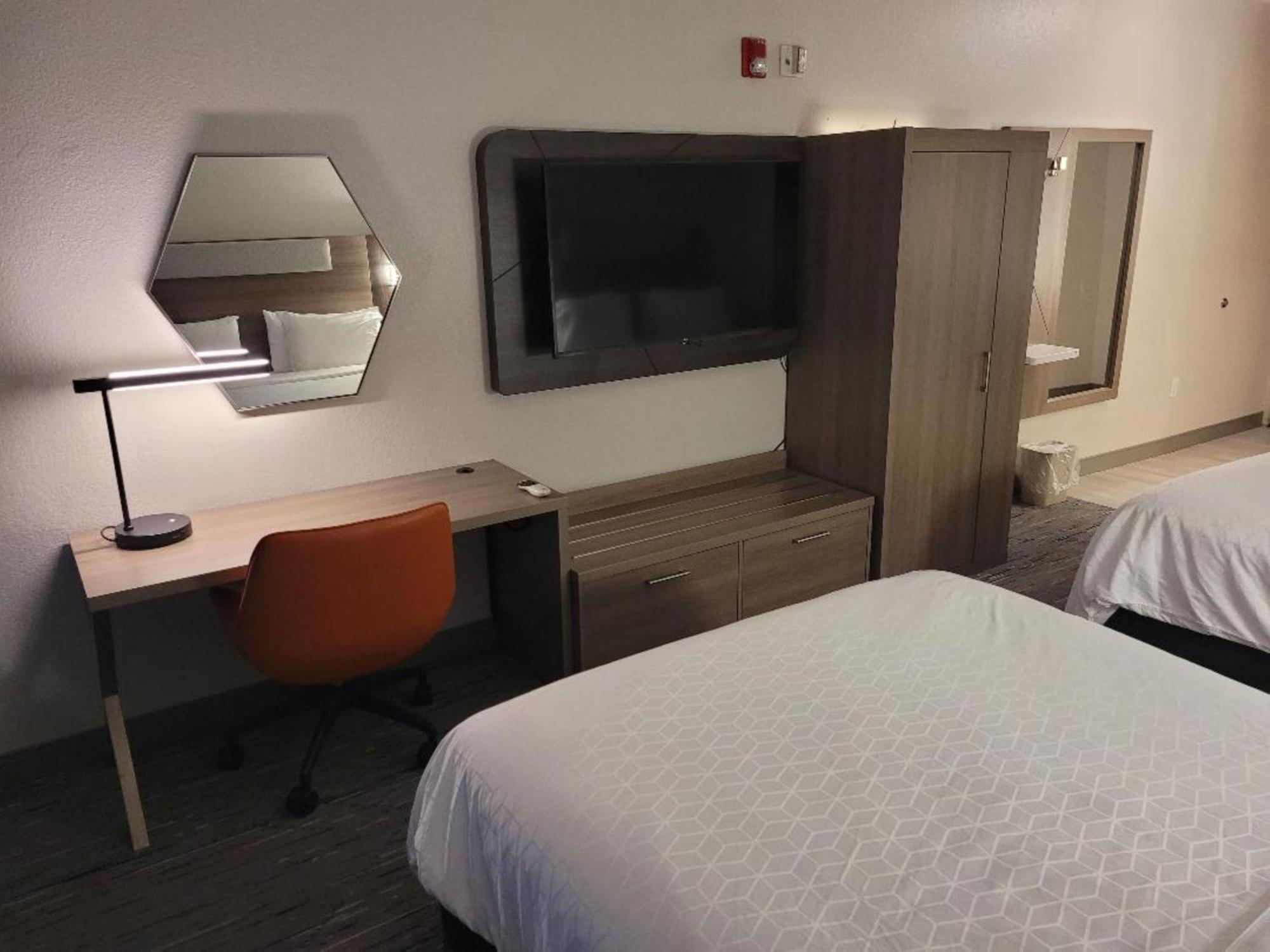 Holiday Inn Express Hotel & Suites Starkville, An Ihg Hotel Bagian luar foto