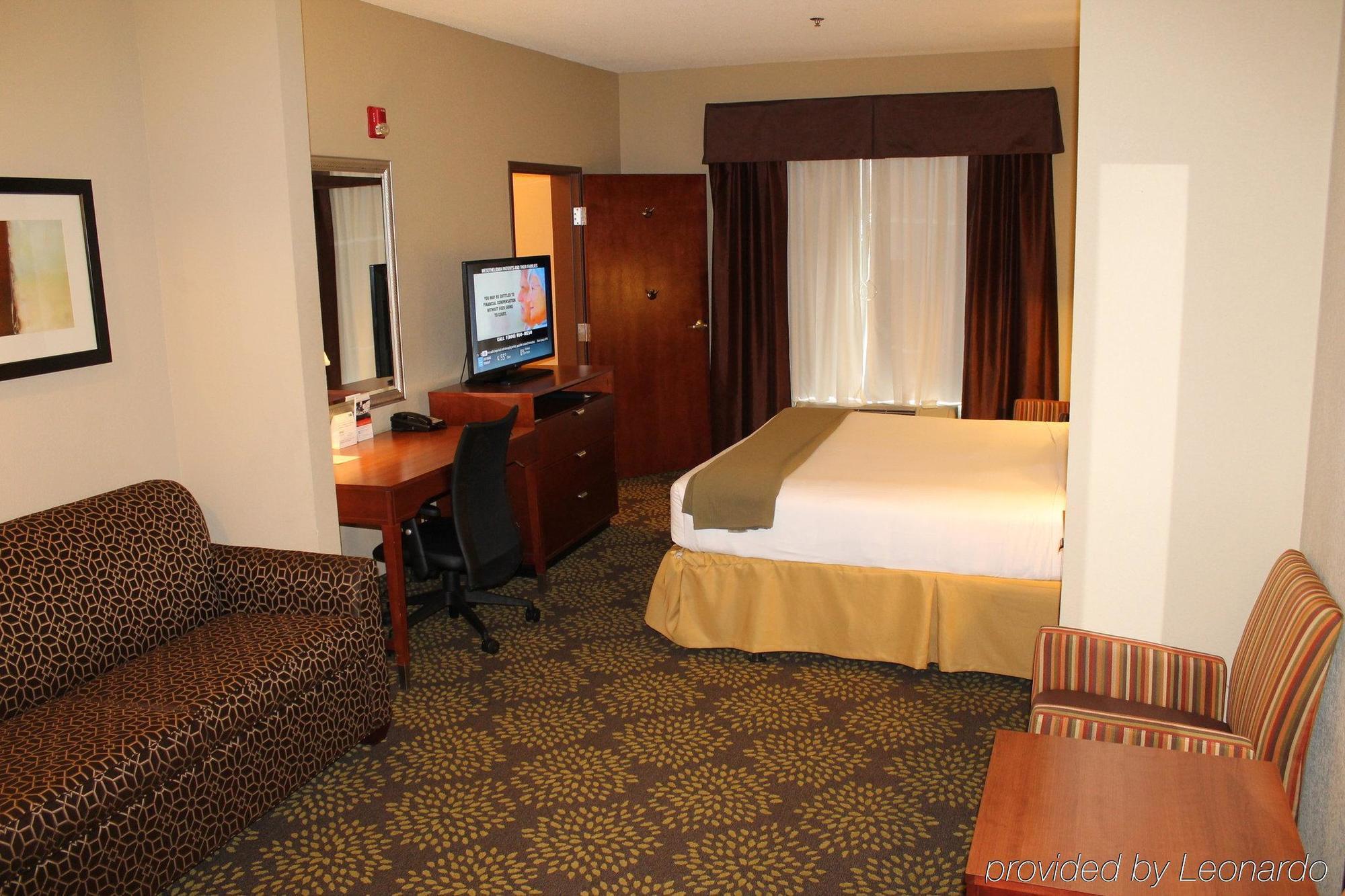 Holiday Inn Express Hotel & Suites Starkville, An Ihg Hotel Bagian luar foto