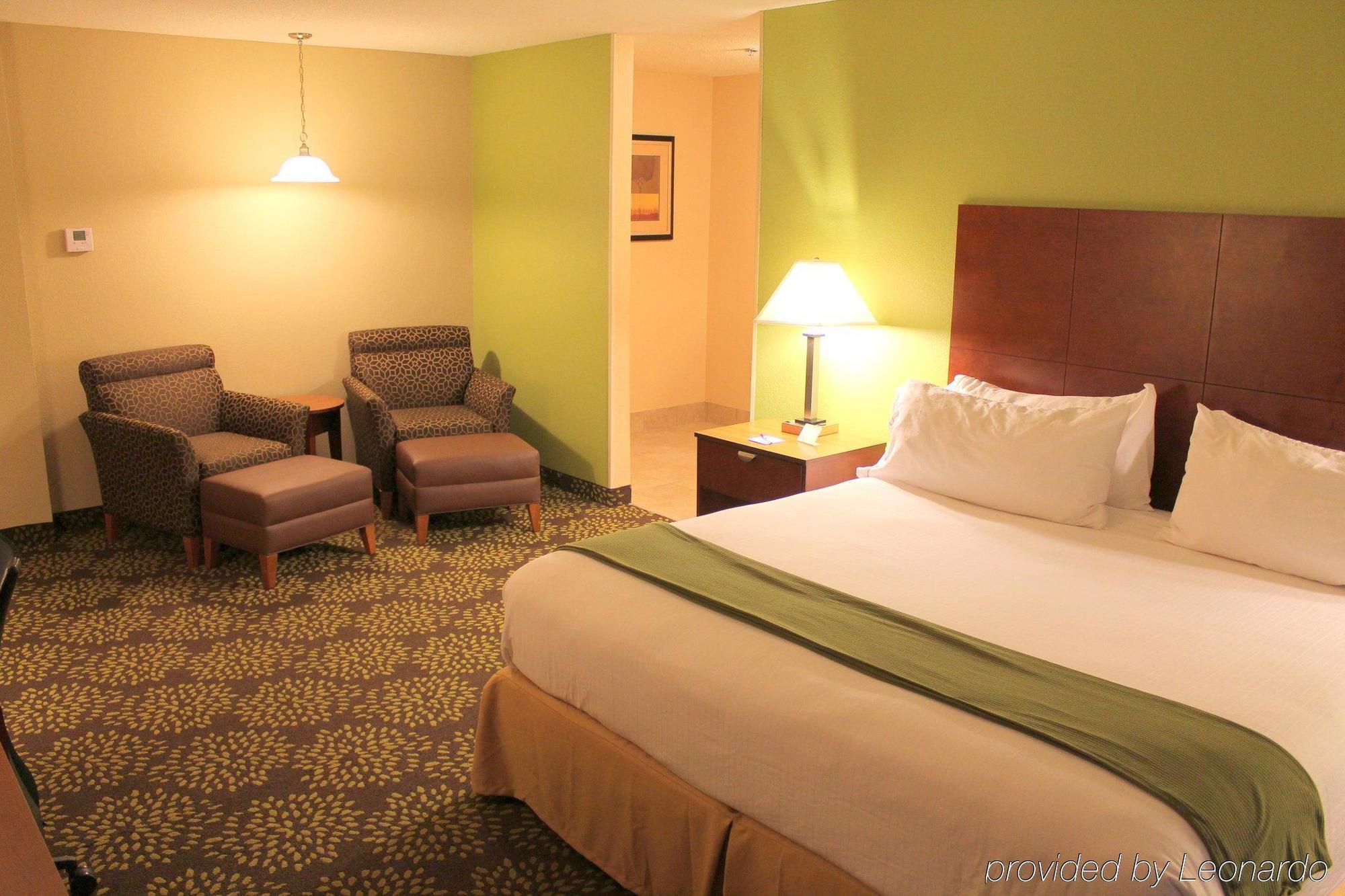 Holiday Inn Express Hotel & Suites Starkville, An Ihg Hotel Bagian luar foto
