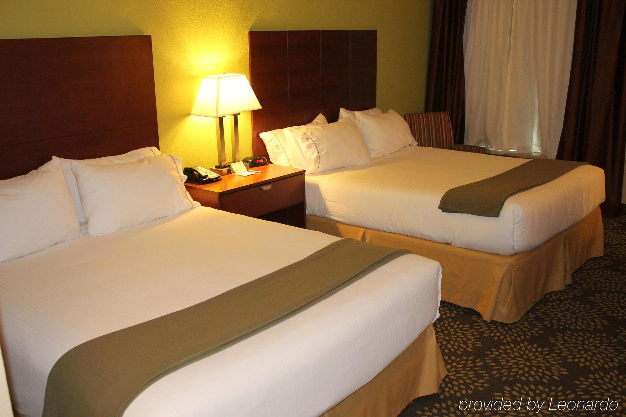 Holiday Inn Express Hotel & Suites Starkville, An Ihg Hotel Bagian luar foto