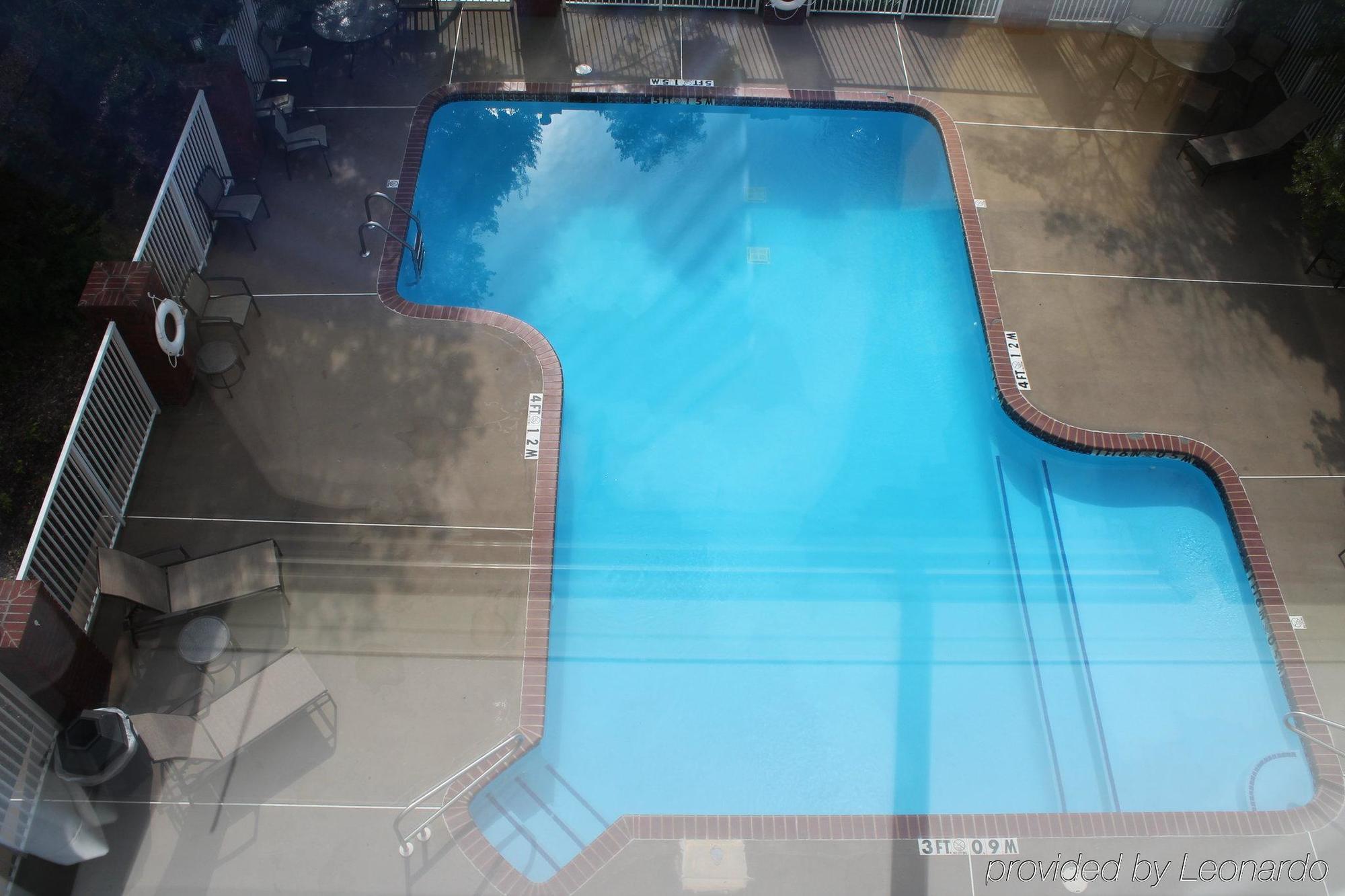 Holiday Inn Express Hotel & Suites Starkville, An Ihg Hotel Bagian luar foto