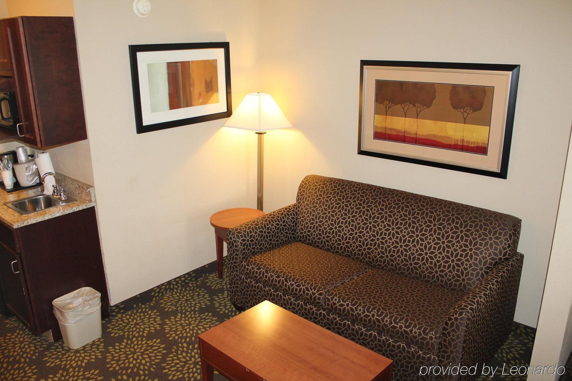 Holiday Inn Express Hotel & Suites Starkville, An Ihg Hotel Bagian luar foto