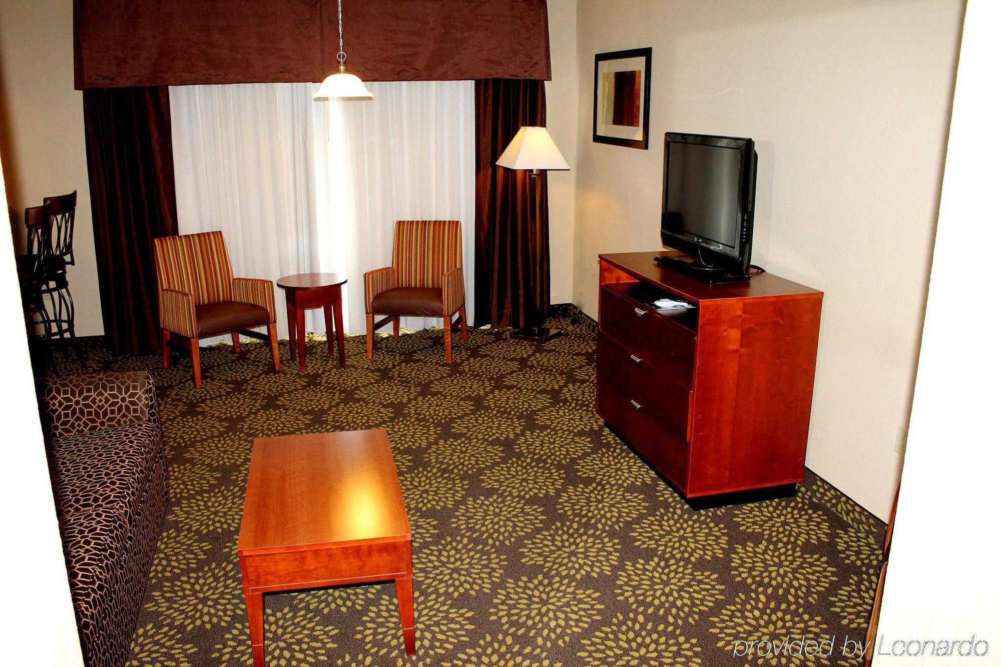 Holiday Inn Express Hotel & Suites Starkville, An Ihg Hotel Bagian luar foto