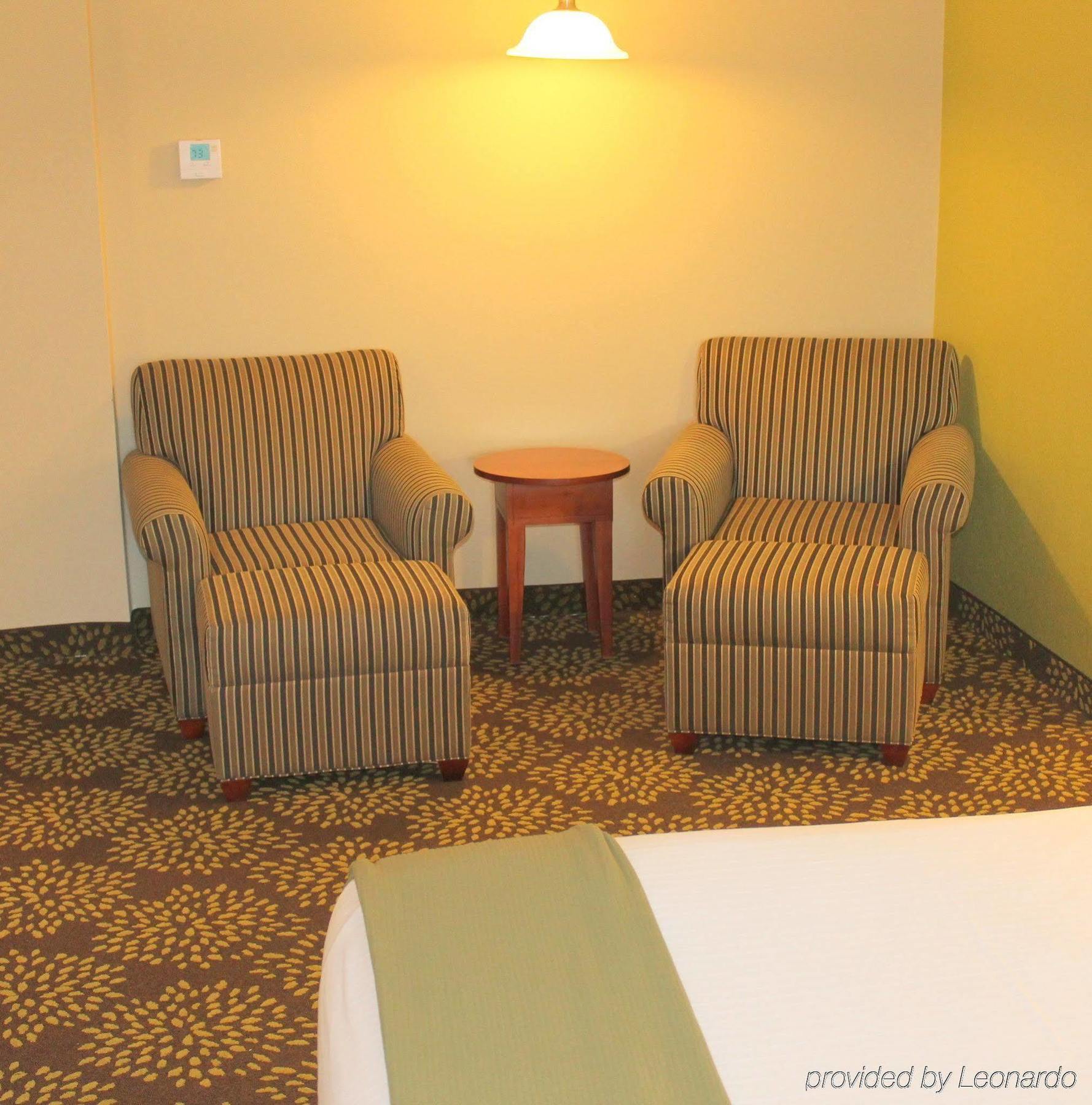 Holiday Inn Express Hotel & Suites Starkville, An Ihg Hotel Bagian luar foto
